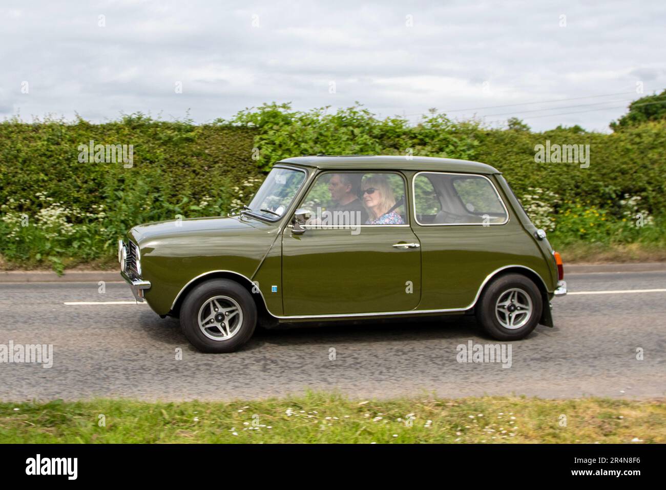 1974 70s soixante-dix Green Austin 998 cc 2DR, deux portes, voiture 2 portes au Capesthorne Hall Cheshire Classic Show, 2023 Banque D'Images