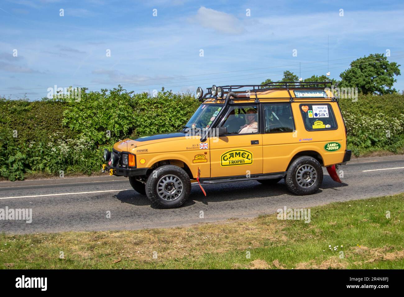 Années 1993 90 années 1990 Yellow Camel Trophy 110 Land Rover Discovery TDI ; SUV au Capesthorne Hall Cheshire Classic Show, Royaume-Uni Banque D'Images