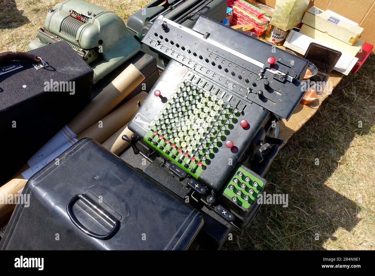 Anciennes calculatrices Rheinmetall jetées Banque D'Images