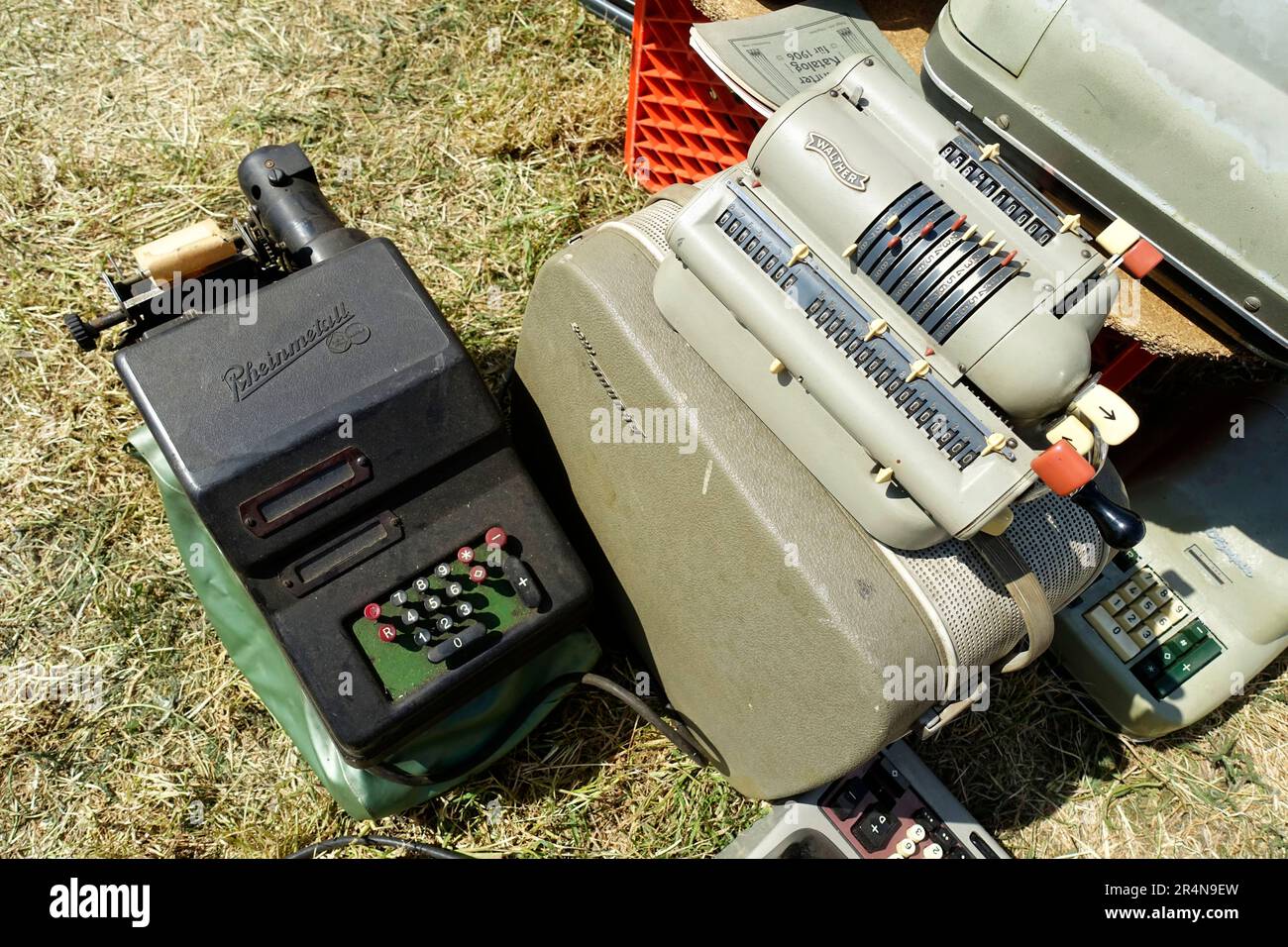 Anciennes calculatrices Rheinmetall jetées Banque D'Images