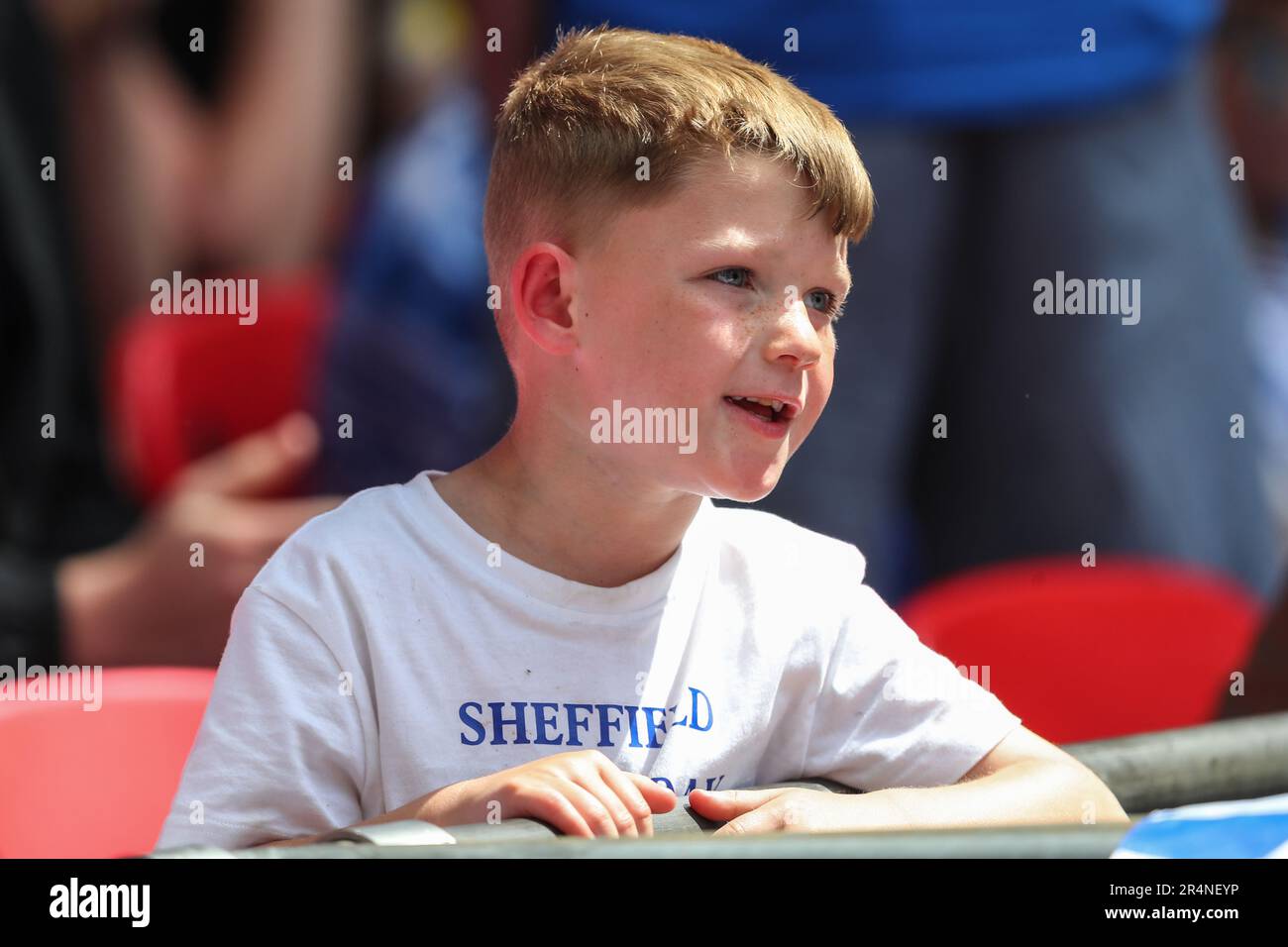 Un jeune fan de Sheffield mercredi devant le match final de la Sky Bet League 1 Barnsley vs Sheffield mercredi au stade Wembley, Londres, Royaume-Uni, 29th mai 2023 (photo de Gareth Evans/News Images) à Londres, Royaume-Uni le 5/29/2023. (Photo de Gareth Evans/News Images/Sipa USA) Banque D'Images