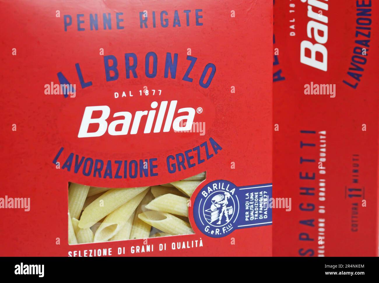 Viersen, Allemagne - 9 mai. 2023: Gros plan de la boîte rouge Barilla Al  Bronzo pâtes de première qualité Photo Stock - Alamy