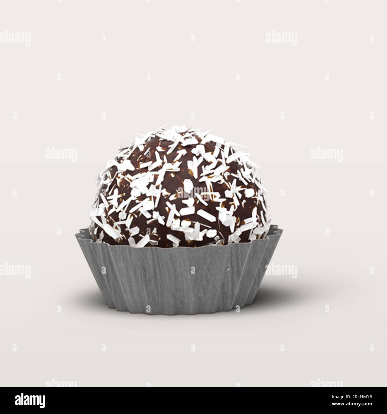 Bonbons au chocolat sur une tasse en papier isolée sur fond blanc. Banque D'Images