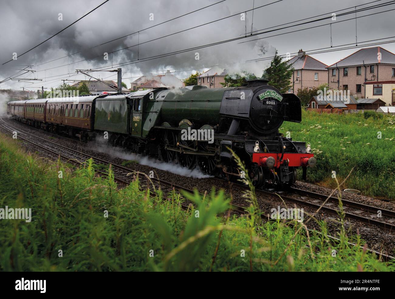 La locomotive à vapeur Flying Scotsman No.60103 le train le plus célèbre au monde en direction du nord à partir de Berwick sur Tweed. Northumberland, Angleterre Banque D'Images