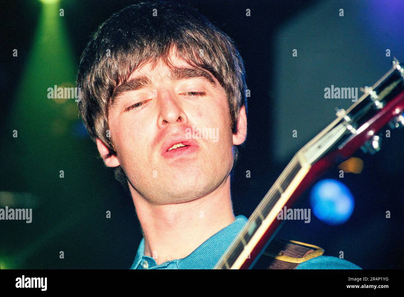 Noel Gallagher d'Oasis à Cardiff International Arena CIA sur la gloire du matin (quelle est l'histoire)? Visite à Cardiff, pays de Galles, Royaume-Uni, le 18 mars 1996. Photo : Rob Watkins Banque D'Images