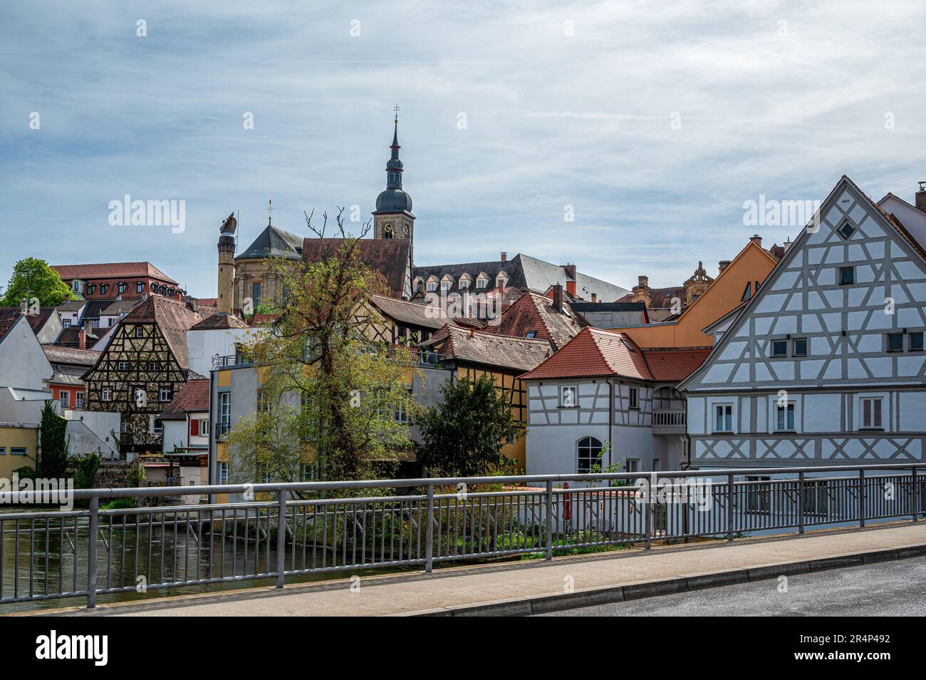 Vieille ville historique avec pont et maisons à colombages à Bamberg, en Allemagne Banque D'Images