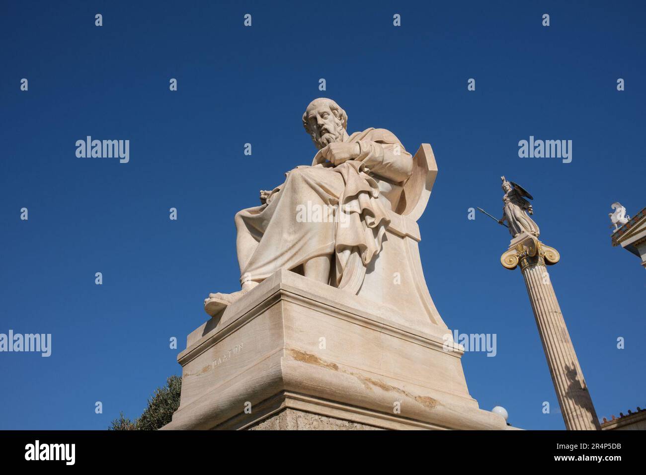 Statue de Platon à l'extérieur de l'Académie d'Athènes, Grèce Banque D'Images