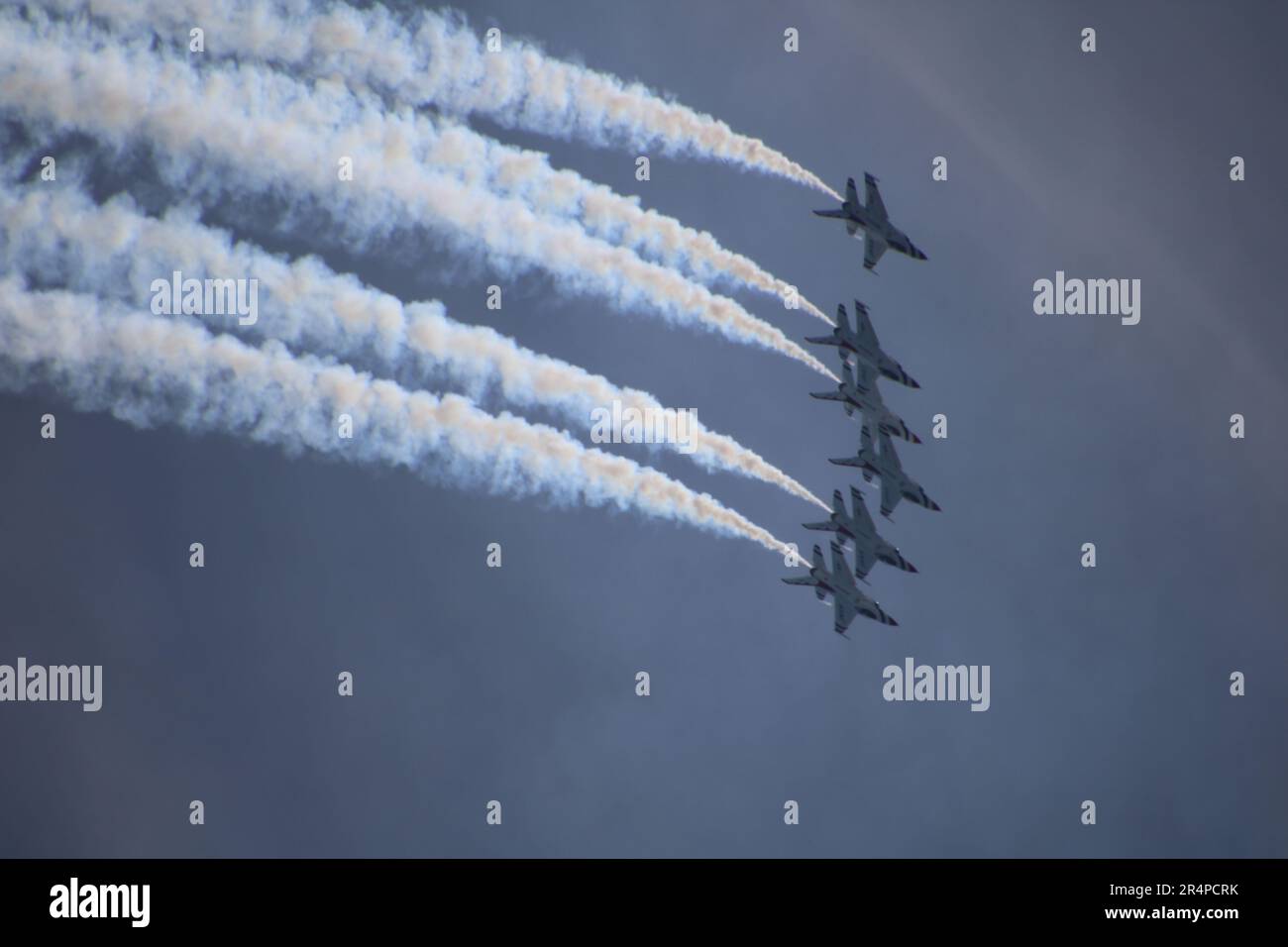 Bethpage, New York, 11714 États-Unis. 28 mai 2023. Le Bethpage NY Air Show de 2023 a ravi plus de 300 000 spectateurs, qui ont assisté aux acrobaties aériennes des Thunderbirds de l'USAF F16C. Crédit : ©Julia Mineeva/EGBN TV News/Alay Live News Banque D'Images