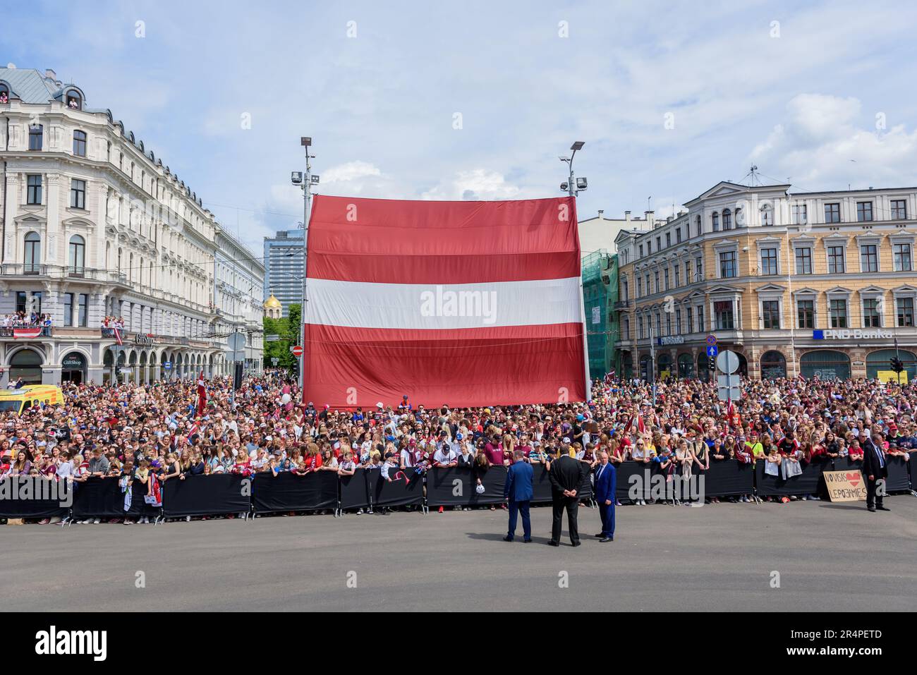 RIGA, Lettonie. 29th mai 2023. L'équipe de hockey sur glace des hommes lettons médaillés de bronze de l'IIHF accueille une célébration massive au Monument de la liberté. Credit: Gints Ivuskans/Alamy Live News Banque D'Images