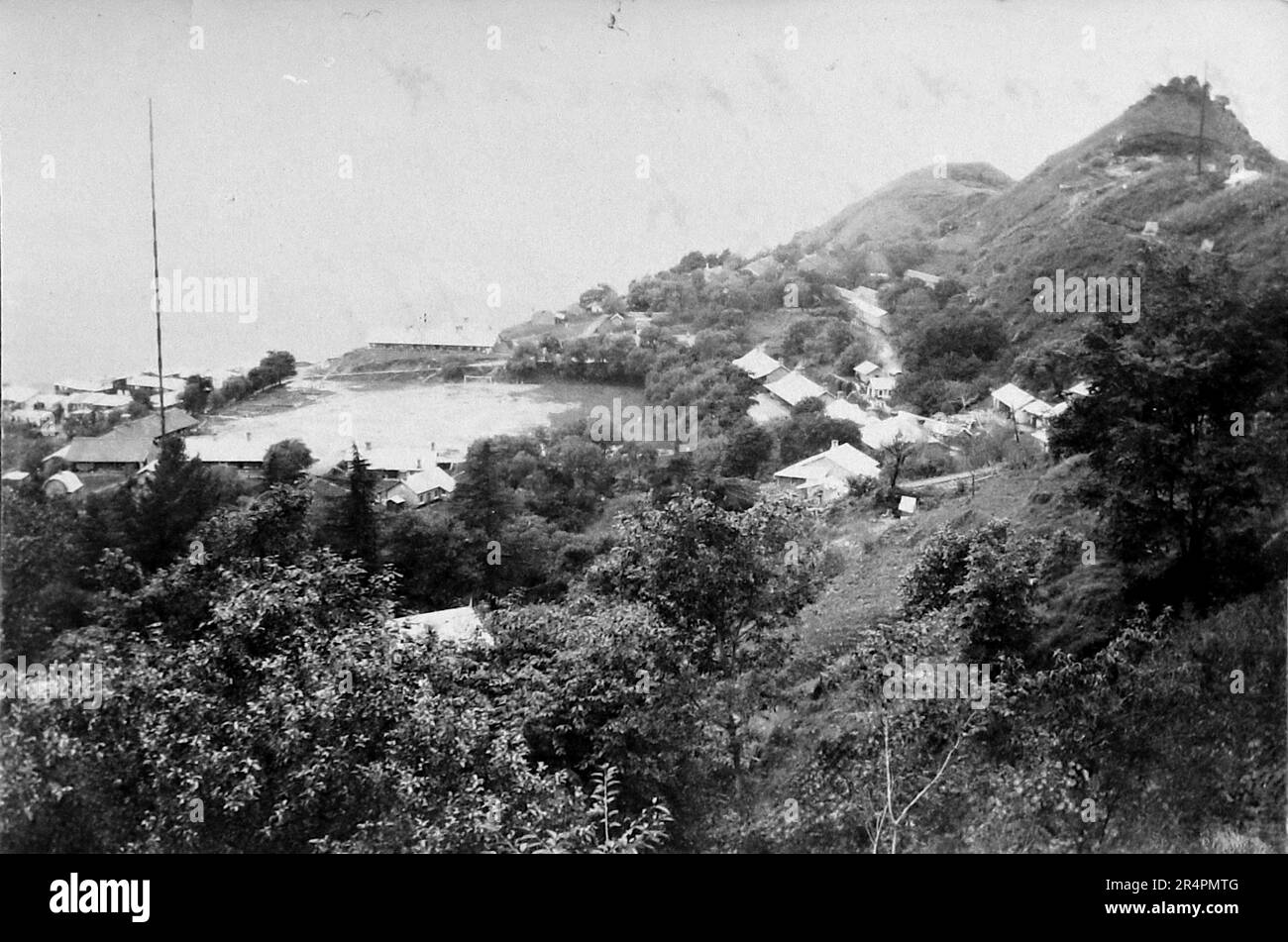 Le sud de l'Inde, dont certaines parties sont maintenant connues sous le nom de Pakistan: Terrain de parade, Jutogh, une ville de cantonnement vue des collines de Simla. D'une série prise de la première photo de la première Guerre mondiale prise en Inde, c1917-19. Les originaux étaient de petites photos qui pourraient paraître médiocres si trop agrandies. Banque D'Images