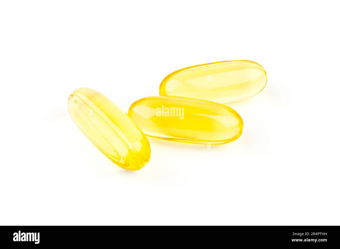 Trois capsules Omega 3 isolées sur fond blanc. Gros plan, produit haute résolution. Concept de soins de santé. Concept de soins de la peau.régime, Banque D'Images