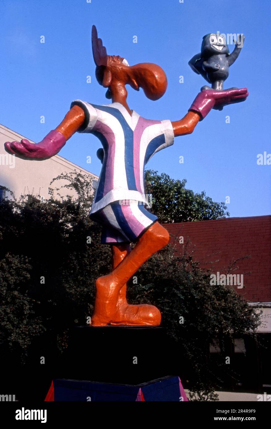 Statue de Rocky et de Bullwinkle devant Jay Ward Productions, studio d'animation sur Sunset Strip à Los Angeles, Californie Banque D'Images