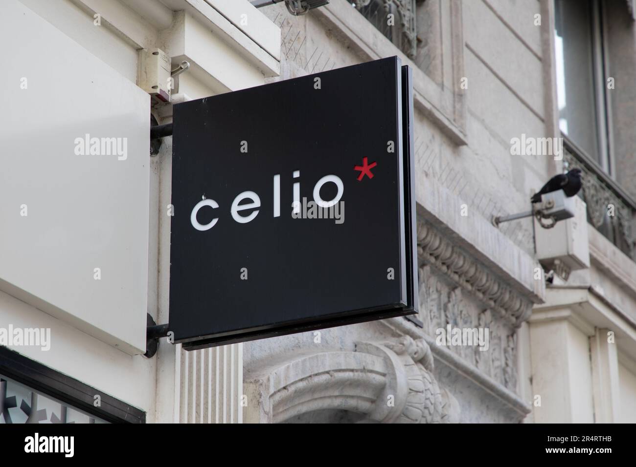 Bordeaux , Aquitaine France - 05 15 2023 : texte et logo de marque celio sur l'entrée de façade murale sur les vêtements de mode Banque D'Images