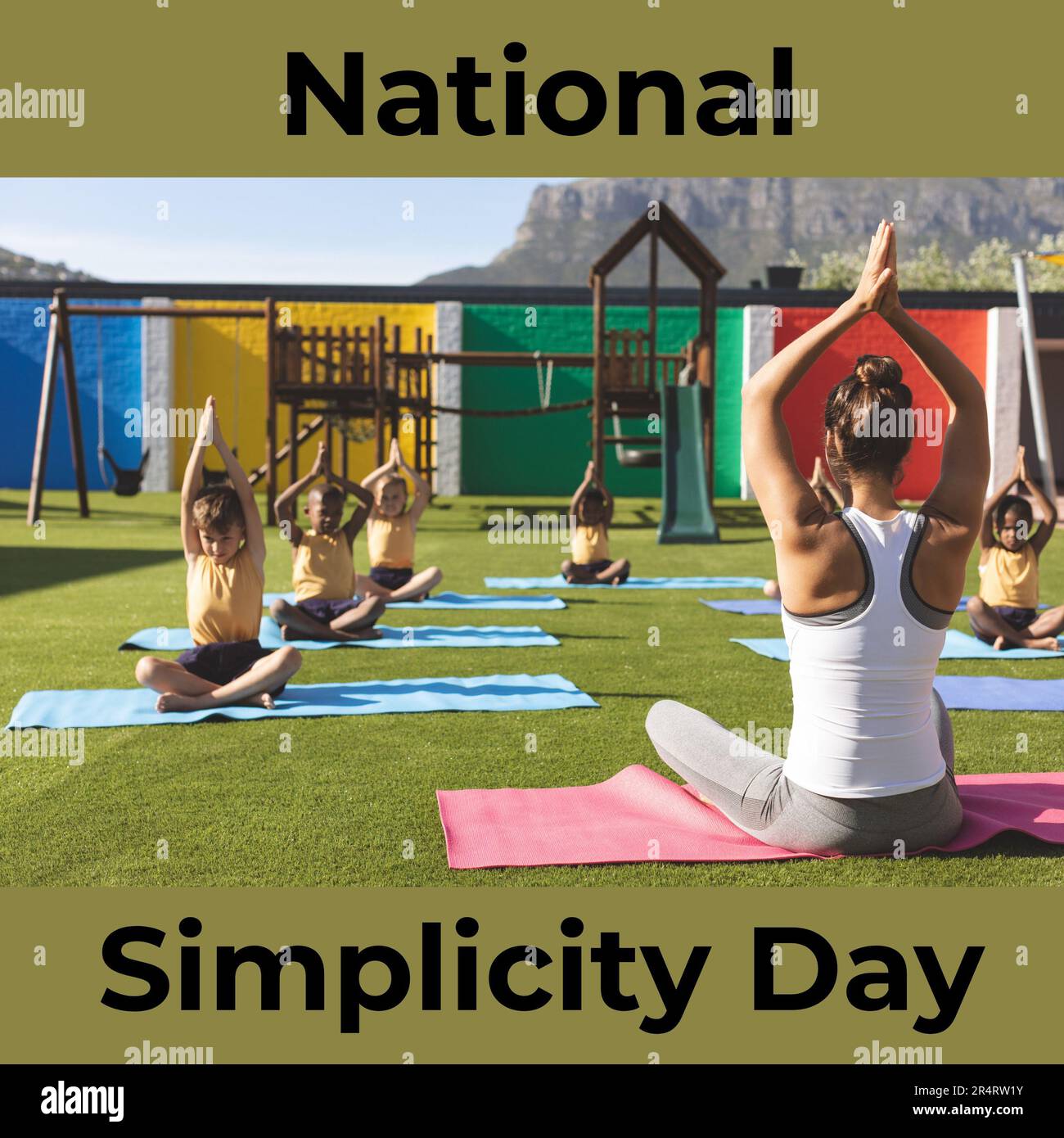 Composition du texte national de jour de simplicité sur divers enfants pratiquant le yoga à l'école Banque D'Images