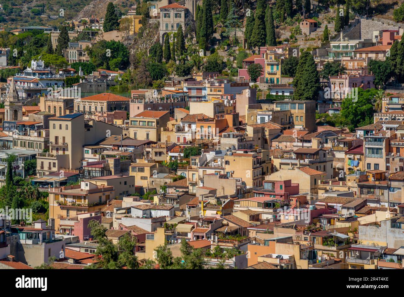 Vue sur Taormine depuis le théâtre grec, Taormine, Sicile, Italie, Europe Banque D'Images