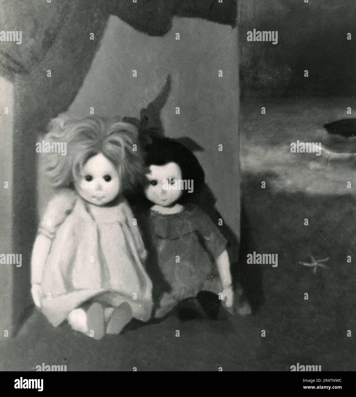 Un couple de poupées effrayantes, Italie 1942 Banque D'Images