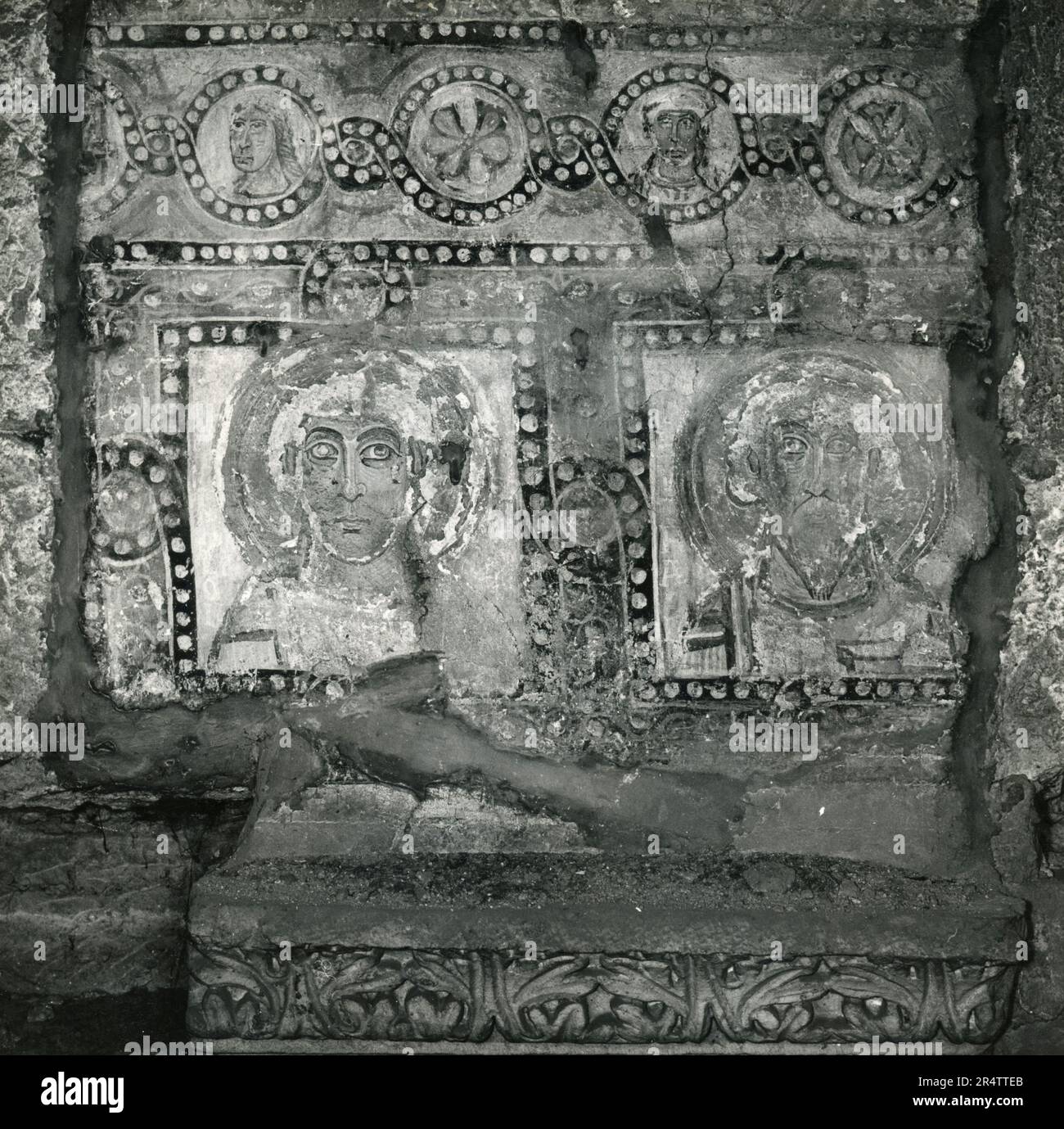 Saints Pantaléon et Tuthael, fresque de Bizantine dans l'église de Santa Maria Egiziaca, Temple de Portunus, Rome, Italie 1960s Banque D'Images