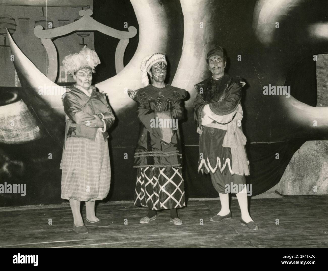 Acteurs de scène Ping et pong dans l'opéra Turandot, Benevento, Italie 1975 Banque D'Images