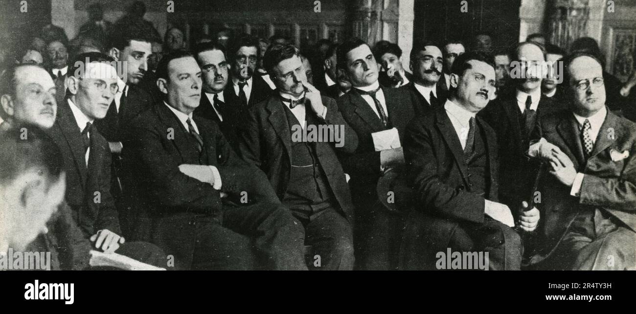 Rencontre des oppositions au fascisme; de gauche à droite: Macrelli, Priolo, Bencimenga, Degni, Labriola, Amendola, Lombardi, Buozzi, Mauri et Cappa, Montecitorio, Rome, Italie 27 mai 1924 Banque D'Images