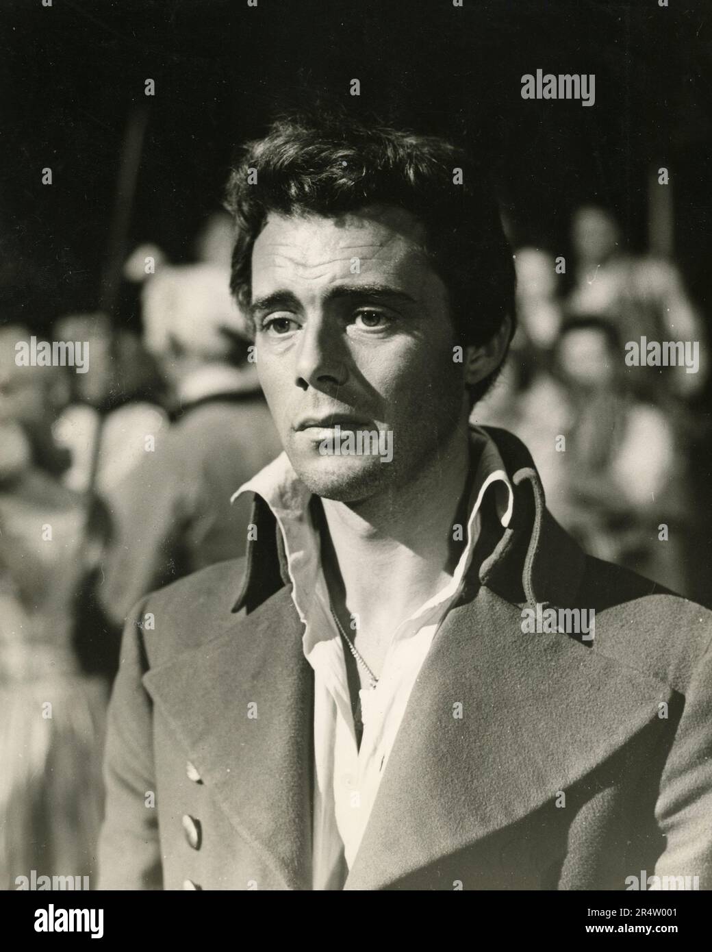 Scène d'un film non identifié avec un acteur en costume, 1960s Banque D'Images