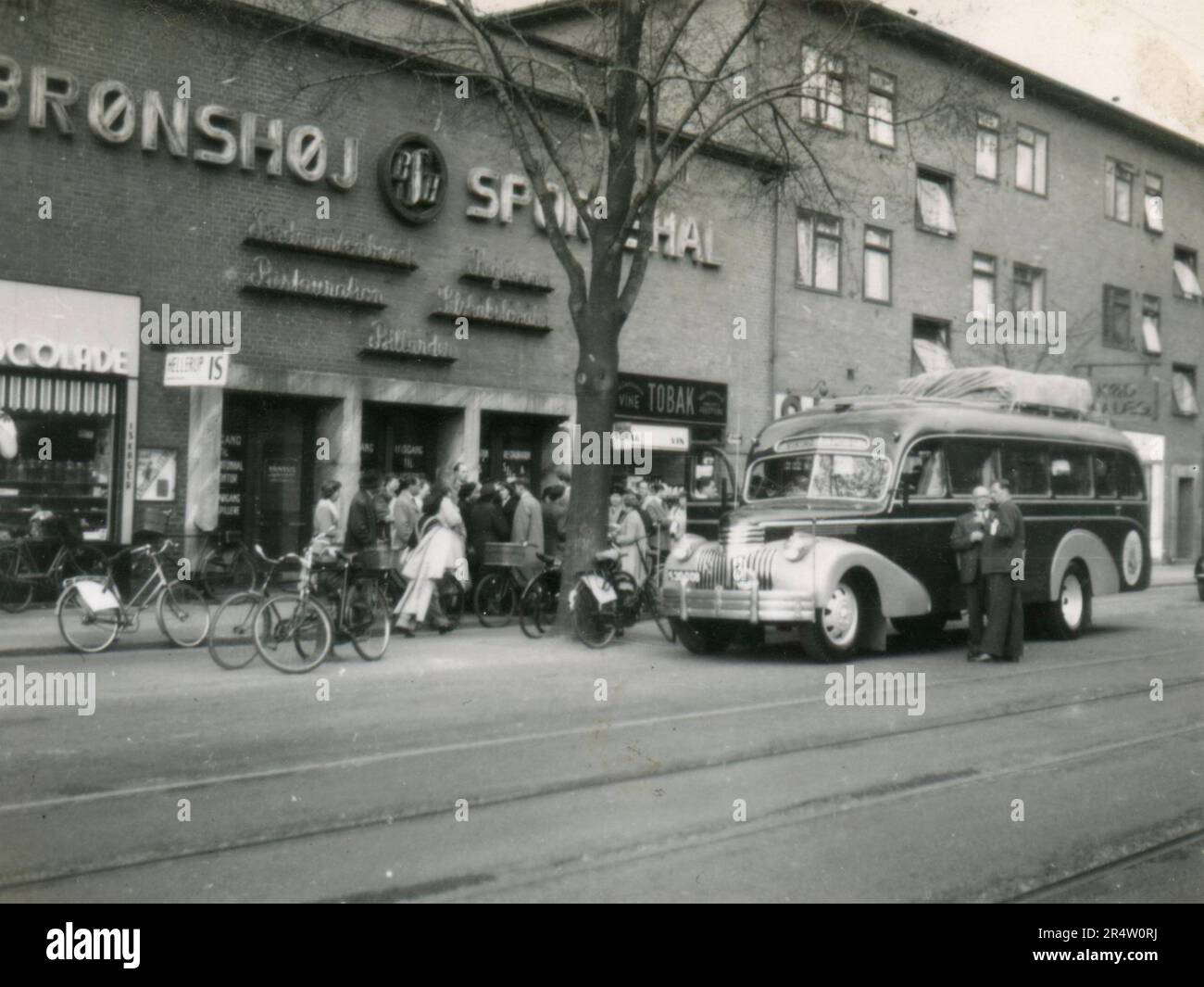 Viking bus collectant des touristes danois, Copenhague, Danemark 1951 Banque D'Images