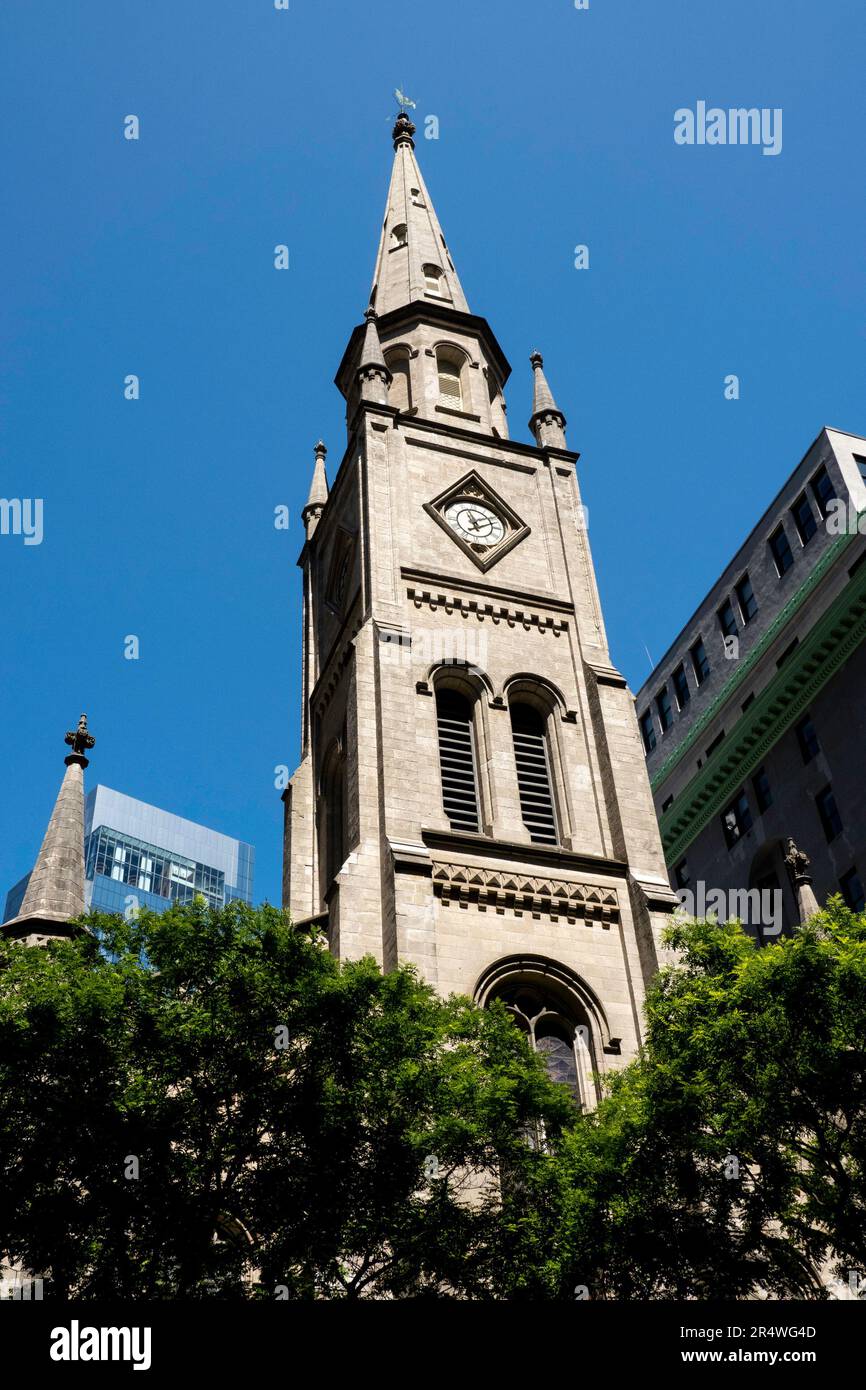 Marble Collegiate Reformed Church Spire domine Fifth Avenue, New York City, USA 2023 Banque D'Images