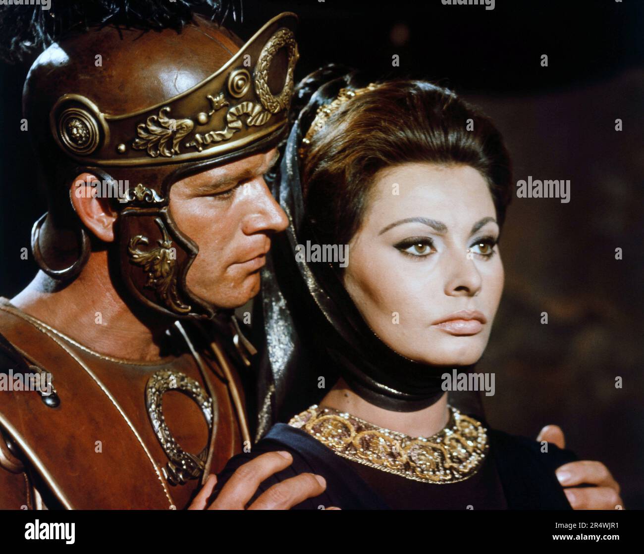 La chute de l'Empire romain est un film épique 1964 avec Sophia Loren, Stephen Boyd et Alec Guinness. Bien que le film a été un échec relatif au box office il est considéré comme exceptionnellement intelligente et réfléchie pour un film en son genre à l'époque. Banque D'Images