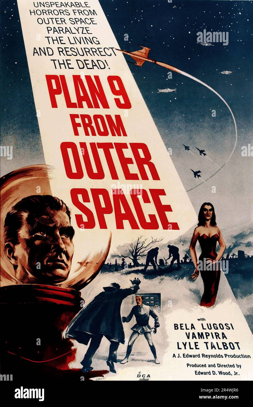 Plan 9 from outer space est un thriller de science-fiction américain 1959 film écrit et réalisé par Ed Wood. Le film stars Gregory Walcott, Mona McKinnon, Tor Johnson et Maila Nurmi 'Vampira'. L'intrigue du film implique des êtres extraterrestres qui cherchent à arrêter les humains à partir de la création d'une arme apocalyptique qui pourrait détruire l'univers. Dans le cadre de l'examen, les aliens de mettre en œuvre le "Plan 9", un système de ressusciter des morts de la Terre comme ce que les auditoires modernes envisagerait de zombies pour obtenir l'attention de la planète, ce qui provoque le chaos. Banque D'Images