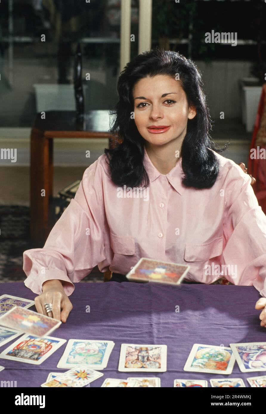 Portrait du voyeur français Maud Kristen chez elle à Neuilly, vers 1990. Banque D'Images