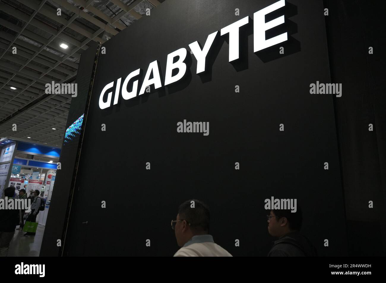 Taipei, Taïwan. 30th mai 2023. Un logo de Gigabyte, fabricant et distributeur taïwanais de matériel informatique vu à COMPUTEX 2023 à Taipei. L'édition 2023 de COMPUTEX se déroule du 30 mai au 02 juin 2023 et rassemble plus de 1 000 exposants de 26 pays différents avec 3000 stands pour présenter leurs derniers produits et signer des commandes avec des acheteurs étrangers. (Photo de Walid Berrazeg/SOPA Images/Sipa USA) crédit: SIPA USA/Alay Live News Banque D'Images