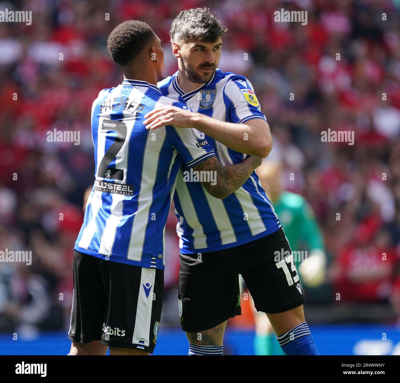 LONDRES, ANGLETERRE - 29 MAI : Liam Palmer de Sheffield Wednesday et Callum Paterson de Sheffield Wednesday avant Barnsley et Sheffield Wednesday Sky Bet League One Play-Off final au stade Wembley sur 29 mai 2023 à Londres, en Angleterre. (Photo par MB Media) Banque D'Images