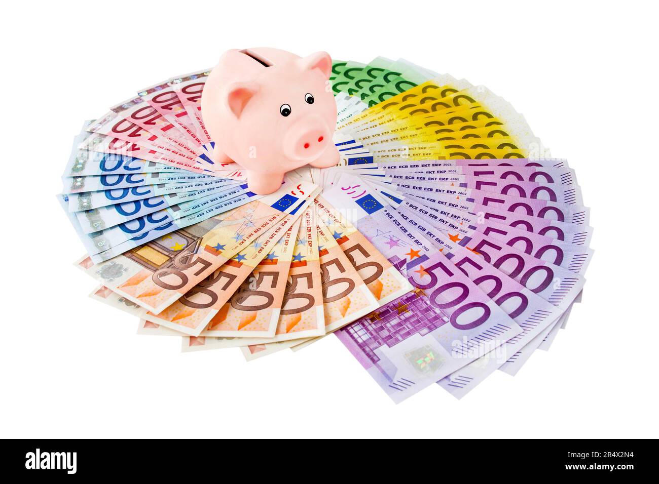 Finances et Pink Piggy Bank avec des billets en euros isolés sur fond blanc Banque D'Images