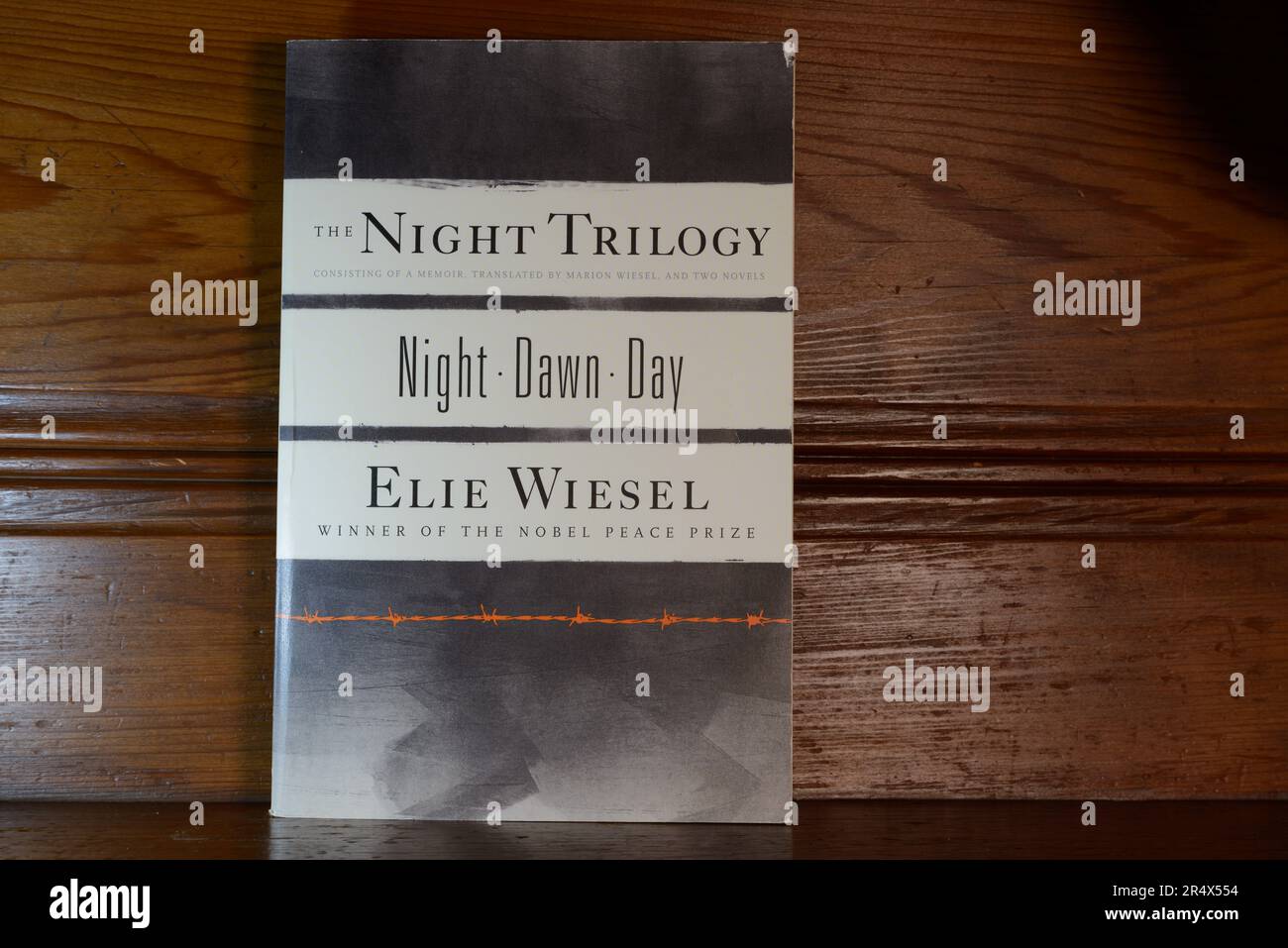 LA NOUVELLE-ORLÉANS, LA, Etats-Unis - 24 MAI 2023 : couverture de 'The Night Trilogy' par Elie Wiesel Banque D'Images