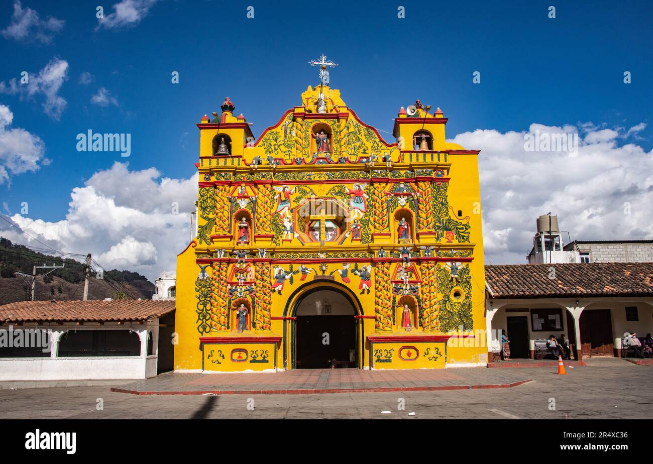 L'église colorée de San Andrés Xecul, Totonicapán, Guatemala Banque D'Images