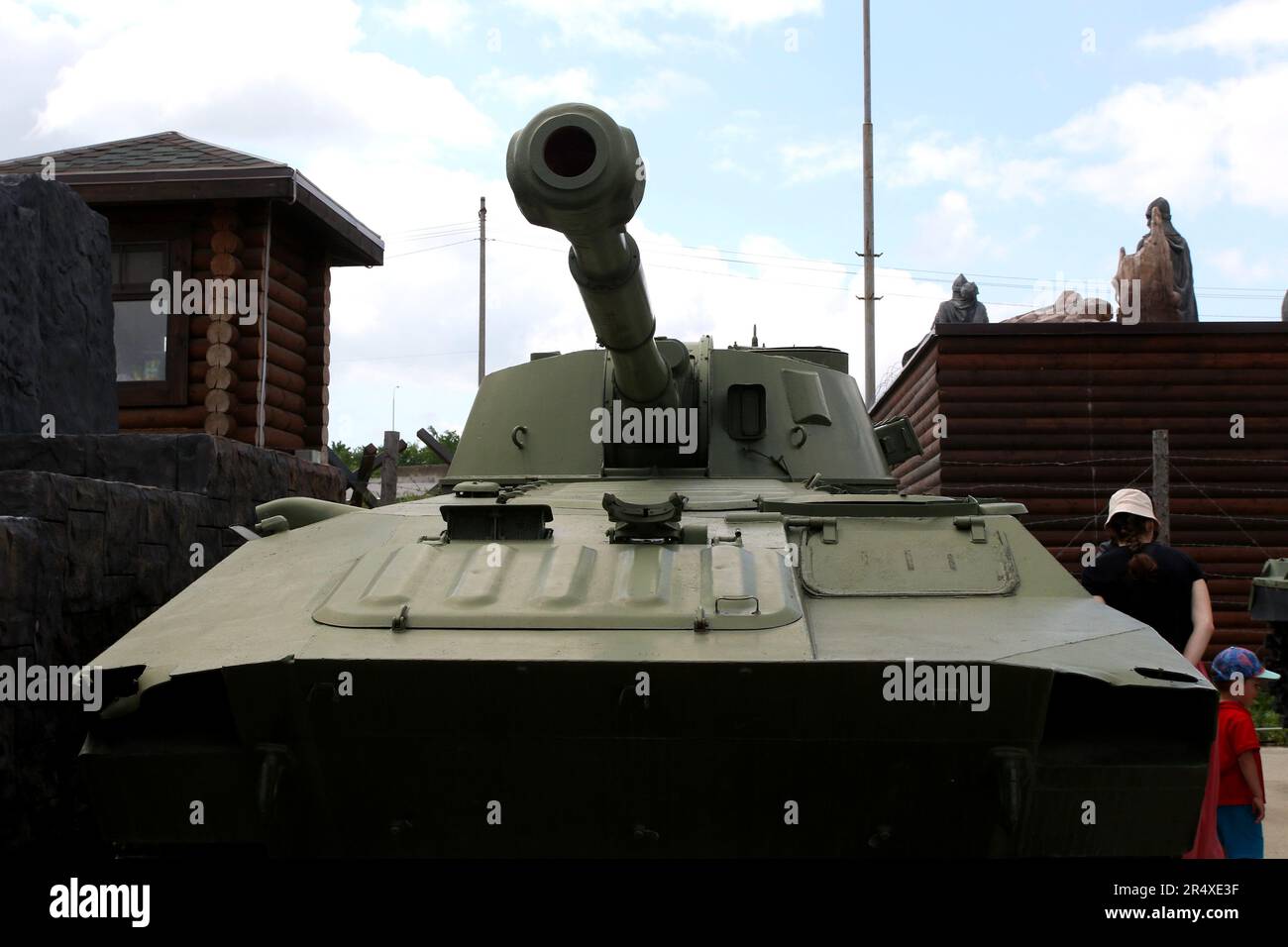 Un char qui a été précédemment utilisé par les forces armées russes (armée russe) est présenté à une exposition dans le parc Patriot. Le parc patriot (parc patriotique) est une récréation militaire et culturelle des forces armées de la Fédération de Russie (institution fédérale autonome de l'État) est situé dans la région de Rostov, dans la ville de Kamensk-Shakhtinsk, Où des centaines d'échantillons de matériel militaire qui a été utilisé plus tôt et est maintenant utilisé par les Forces armées de la Fédération de Russie. (Photo de Maksim Konstantinov/SOPA Images/Sipa USA) Banque D'Images