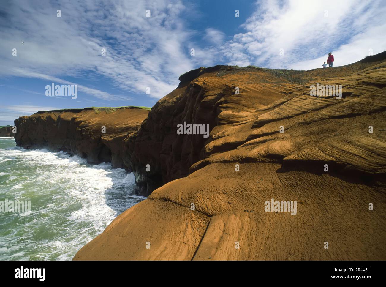Falaises au large de l' Etang-du-Nord ; Ile du Cap aux meules, Îles de la Madeleine, Québec, Canada. Banque D'Images