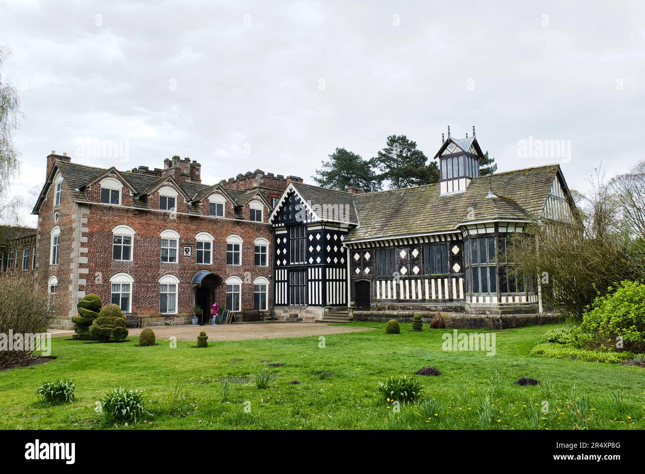 Old Hall de Rufford vue du nord-ouest Banque D'Images