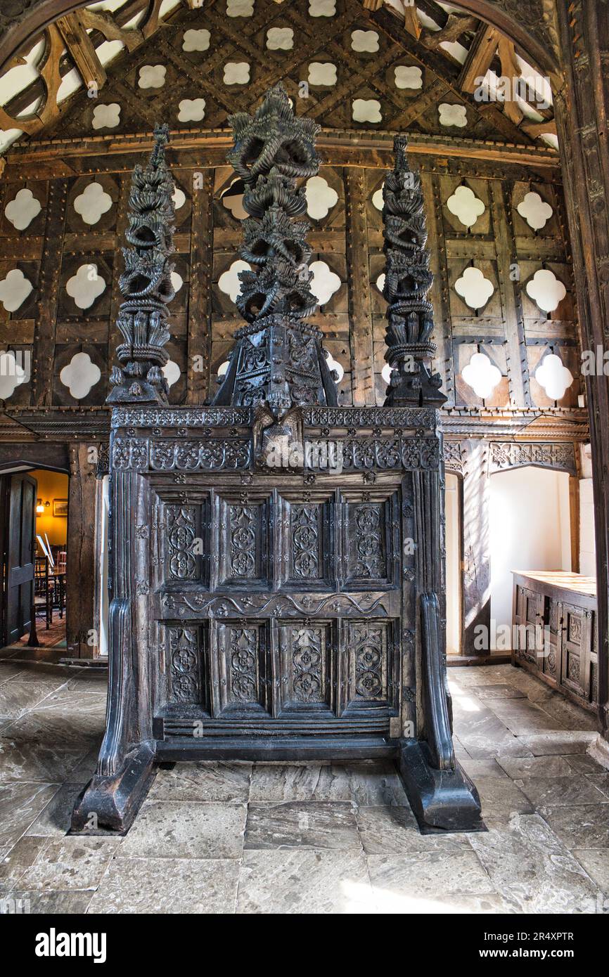 Écran en bois sculpté dans le grand hall, Rufford Old Hall Banque D'Images