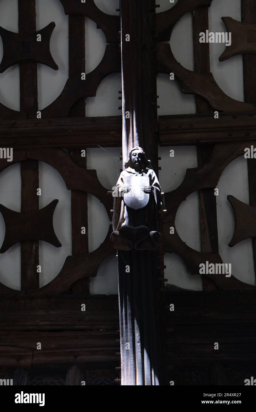 Ange en bois sculpté sur le toit en hammerbeam dans le grand hall, Rufford Old Hall Banque D'Images