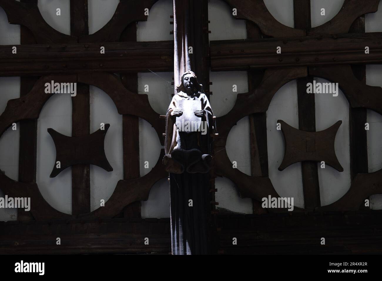 Ange en bois sculpté sur le toit en hammerbeam dans le grand hall, Rufford Old Hall Banque D'Images