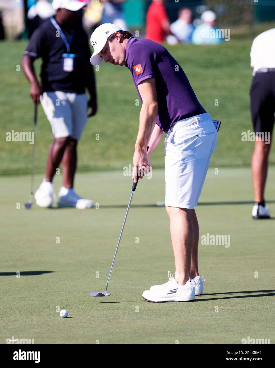 Dublin, Ohio, États-Unis. 30th mai 2023. Matt Fitzpatrick (GBR) se met sur le green au Memorial Tournament à Dublin, Ohio. Brent Clark/Cal Sport Media/Alamy Live News Banque D'Images