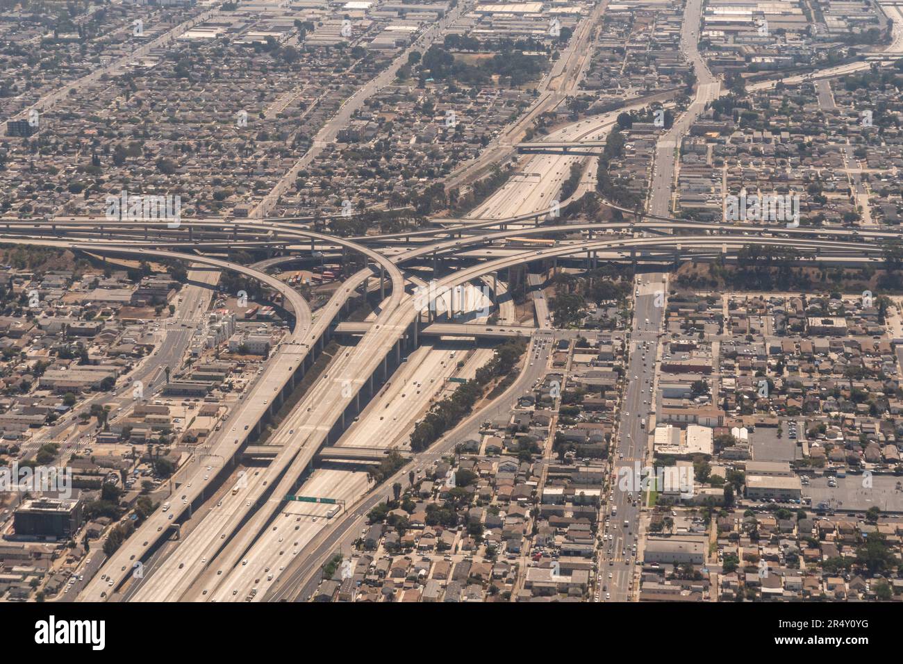 Vue aérienne de jour des échangeurs 110 et 105 dans le comté de Los Angeles Southern California USA alias le juge Harry Pregerson Interchange Banque D'Images