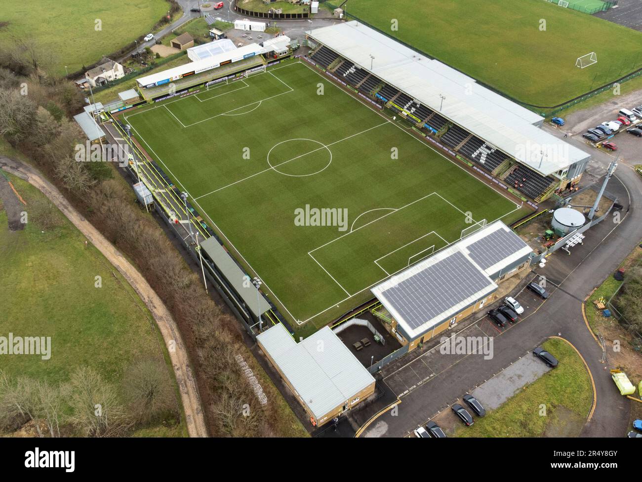 Vue aérienne du New Lawn Stadium, stade des Forest Green Rovers FC. Il est également connu sous le nom de Bolt New Lawn à des fins de parrainage Banque D'Images