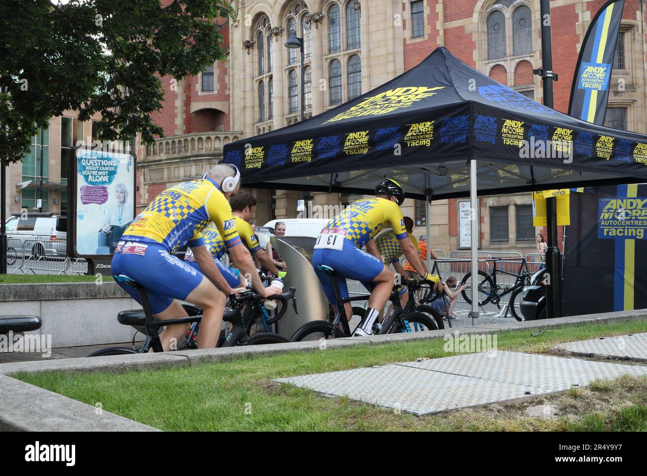 British Cycling Grand Prix, Sheffield City centre course cycliste Angleterre événement sportif britannique échauffement de l'exercice Banque D'Images