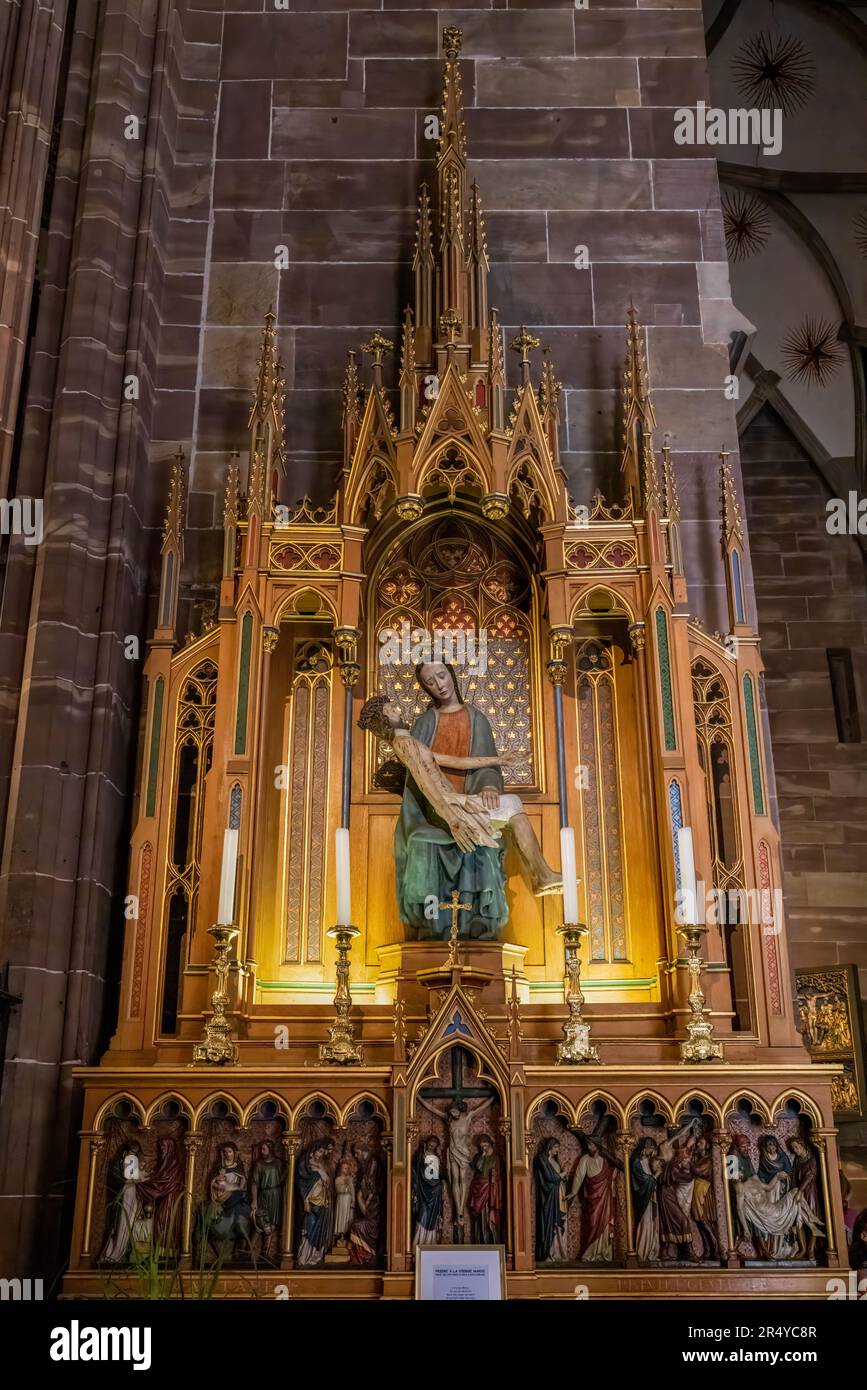 Autel du Pietà, Chapelle Sainte Catherine, Cathédrale notre-Dame de Strasbourg place de la Cathédrale, Strasbourg, France Banque D'Images