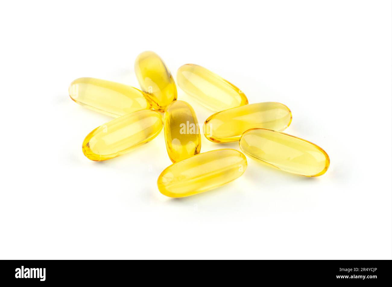 Pile de capsules Omega 3 sur fond blanc. Capsules isolées d'huile de poisson. Gros plan, vue de dessus, produit haute résolution. Banque D'Images
