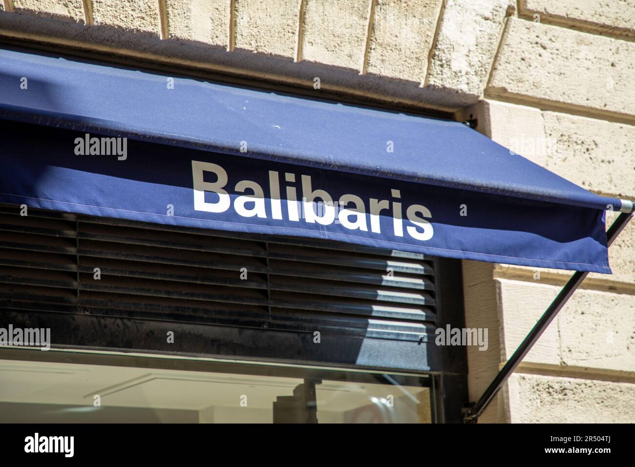 Bordeaux , Aquitaine France - 05 29 2023 : Balibaris logo texte et boutique  marque enseigne chaîne magasin hommes luxe mode boutique Photo Stock - Alamy