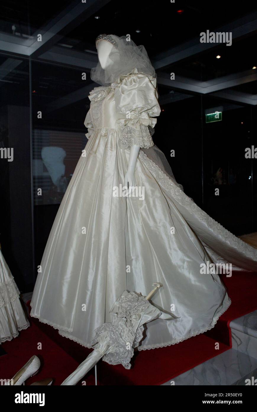 La robe de mari?�e port?�e par Diana Spencer lors de son mariage avec Charles, prince de Galles 