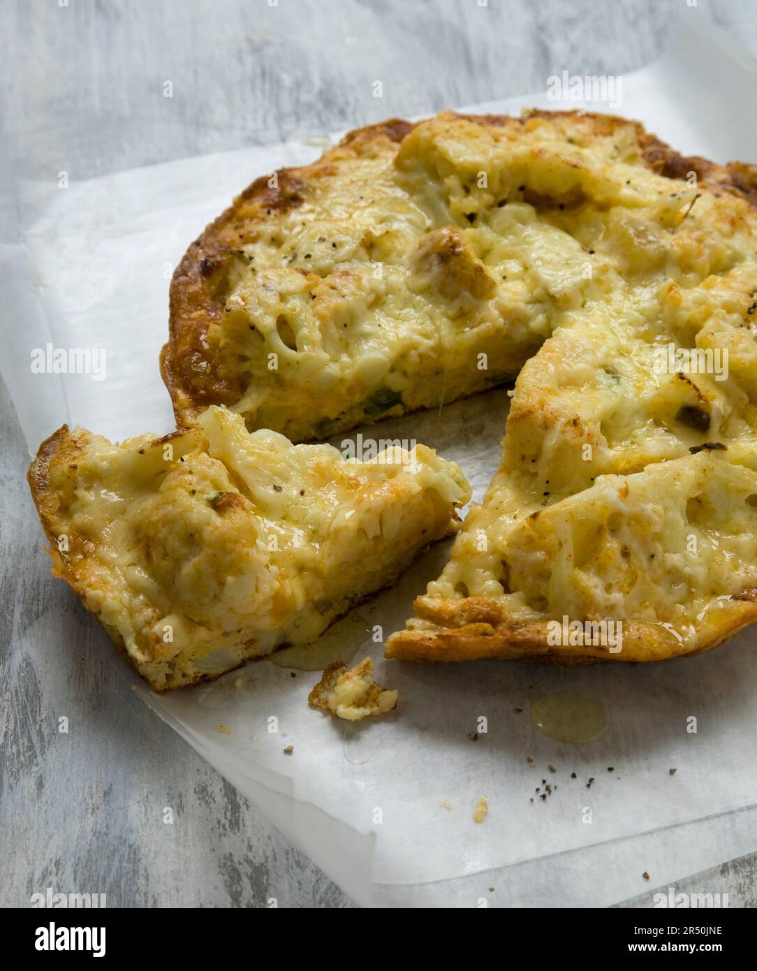 Frittata au chou-fleur et au fromage Banque D'Images