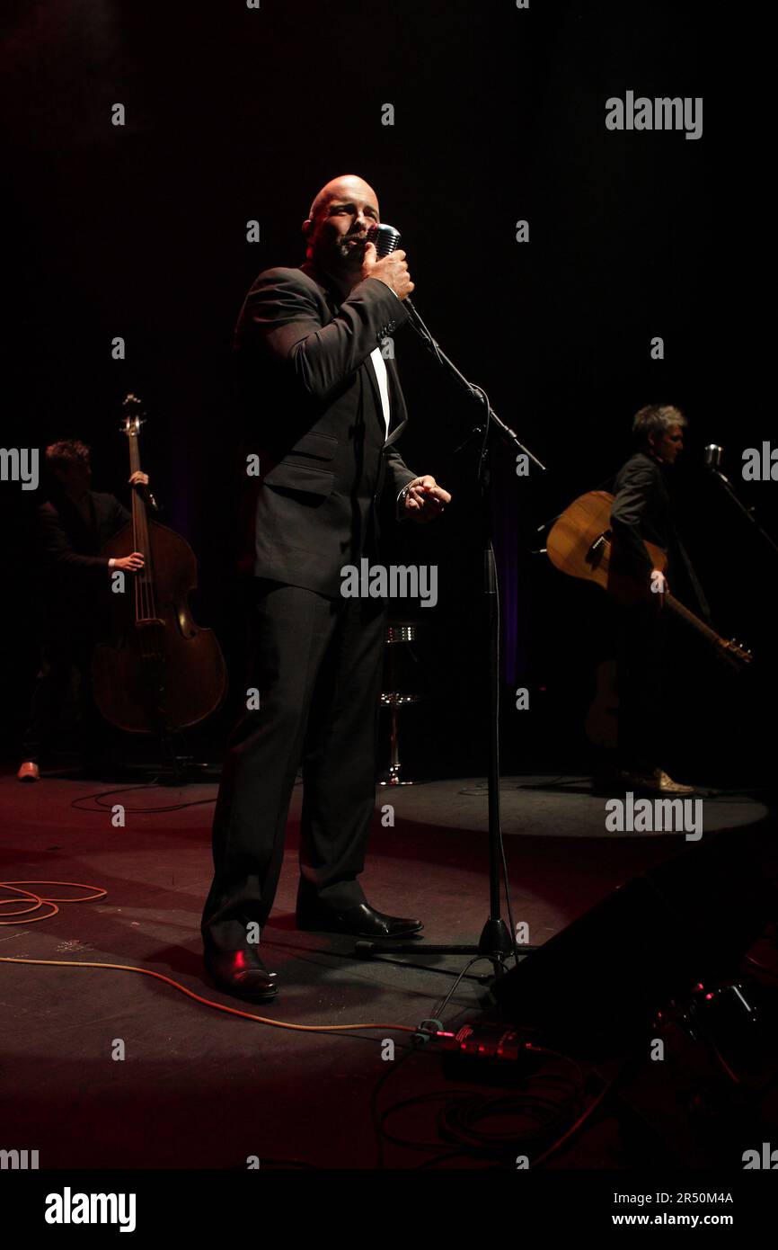 James Blundell photo-appel à l'Opéra de Sydney pour la 'Ultimate Rock 'n' Roll Jam session', avec James Blundell, Nick Barker, Doug Parkinson et Ezra Lee sur piano, soutenu par le 'sunstudio Trio' de Steve Hadley, Dave Folley et Shannon Bourne. Lors de leur prochaine série de spectacles en direct de Sydney, ils réaliseront des titres célèbres d'Elvis Presley, Johnny Cash, Jerry Lee Lewis et Carl Perkins, sur la base de l'événement historique véritable, lorsqu'on 4 décembre 1956, les quatre meilleurs artistes américains rencontreront par hasard aux studios Sun de Memphis, Tennessee, Et enregistré la "Ultimate Rock 'n' Roll Jam session". Sydne Banque D'Images